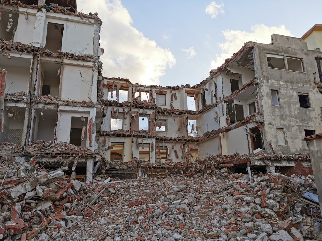 palazzina portoscuso vista da altra prospettiva demolizione