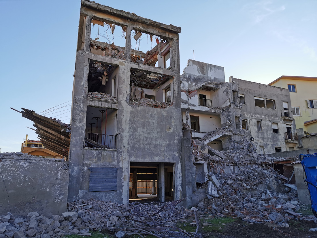 palazzina portoscuso vista demolizione lato differente