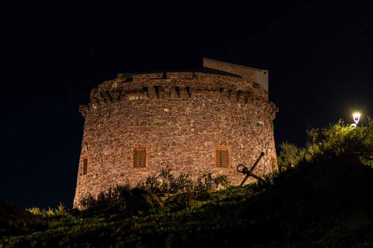 Portoscuso - vista notturna torre spagnola