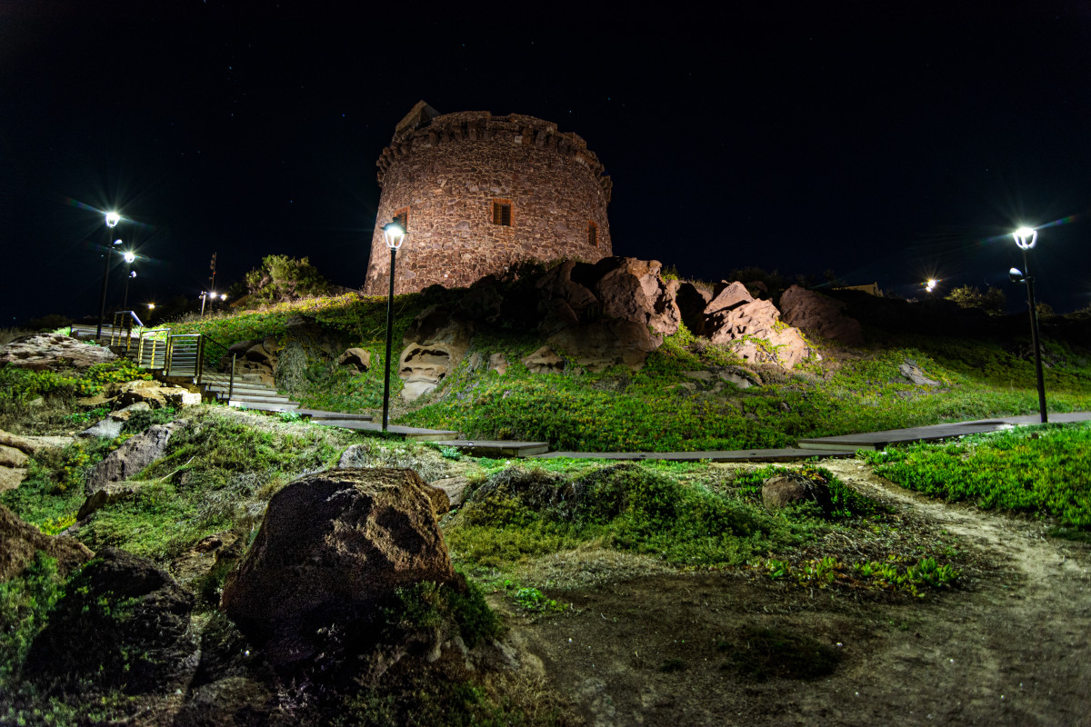 Portoscuso - vista notturna torre spagnola