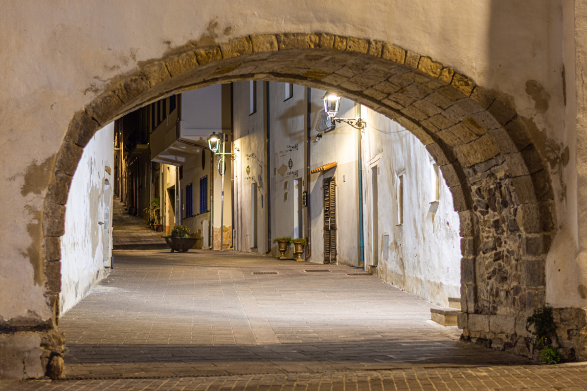 Portoscuso vista notturna vie del centro