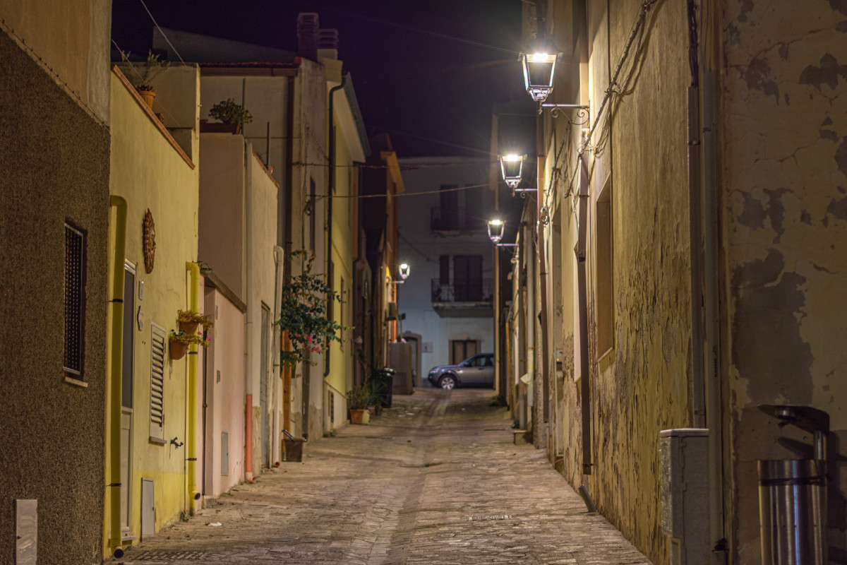 Portoscuso vista notturna vie del centro